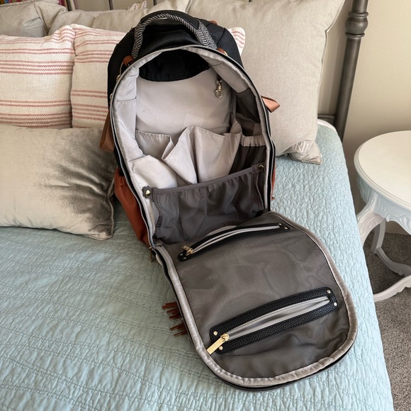 Itsy Ritzy Large Diaper Bag - Picture 4 of 11